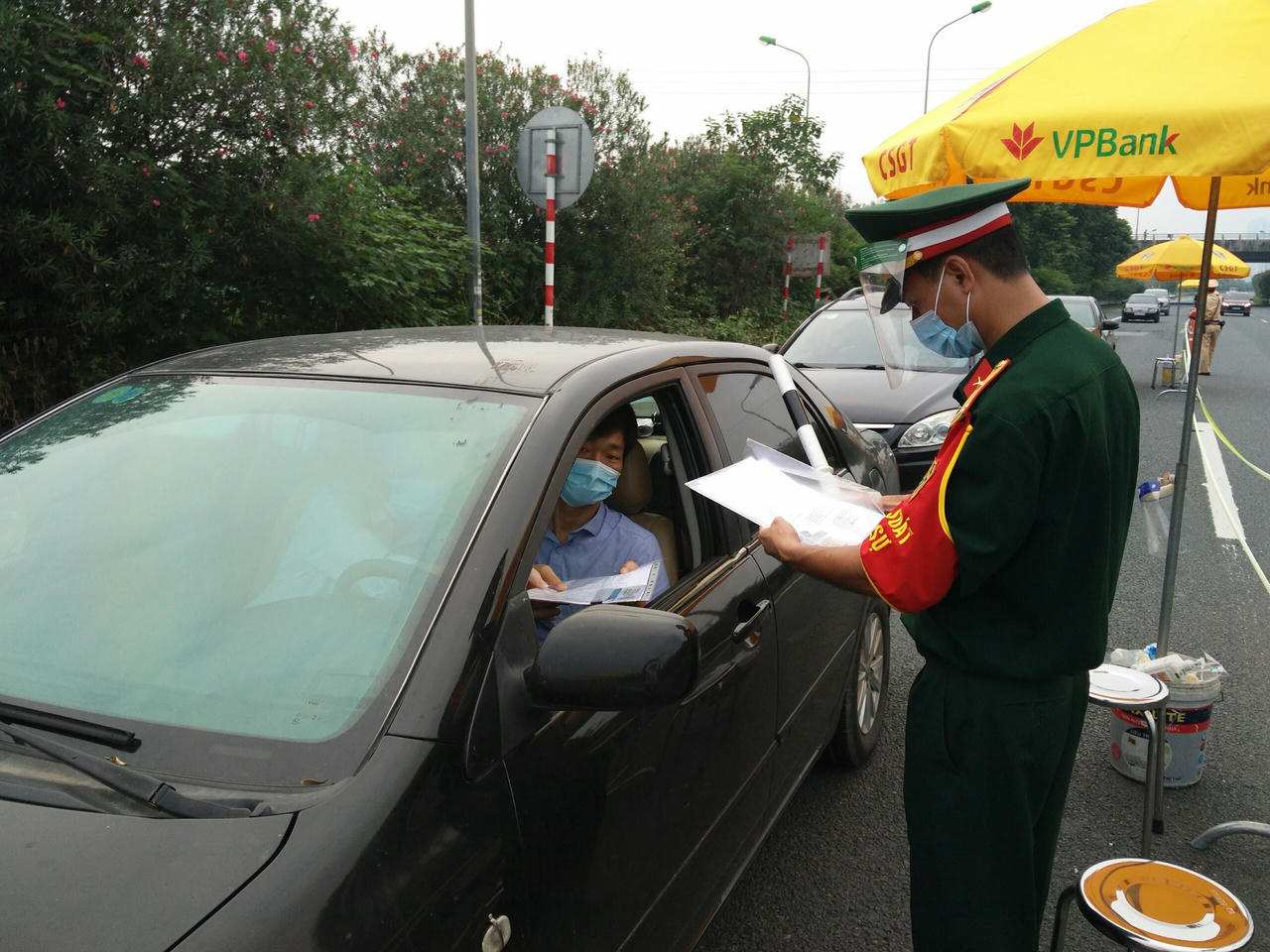 'Điểm nóng' Cầu Diễn giảm nhiệt, sẵn sàng cho kiểm tra giấy đi đường mới từ ngày 8/9