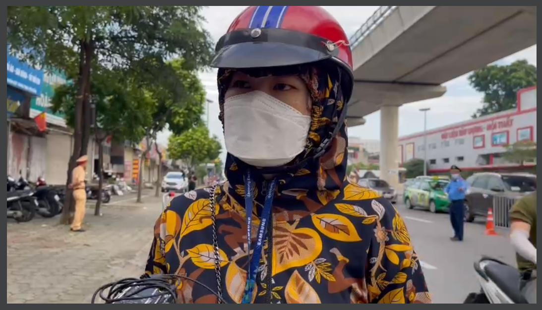 Cảnh sát Hà Nội xử lý linh động ngày đầu kiểm tra Giấy đi đường mới 