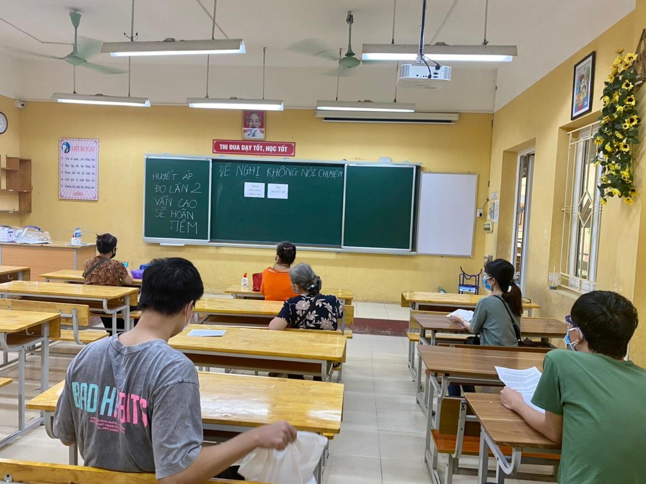 'Kích hoạt' toàn lực lượng y tế Thủ đô xét nghiệm diện rộng, tiêm vaccine cho người dân