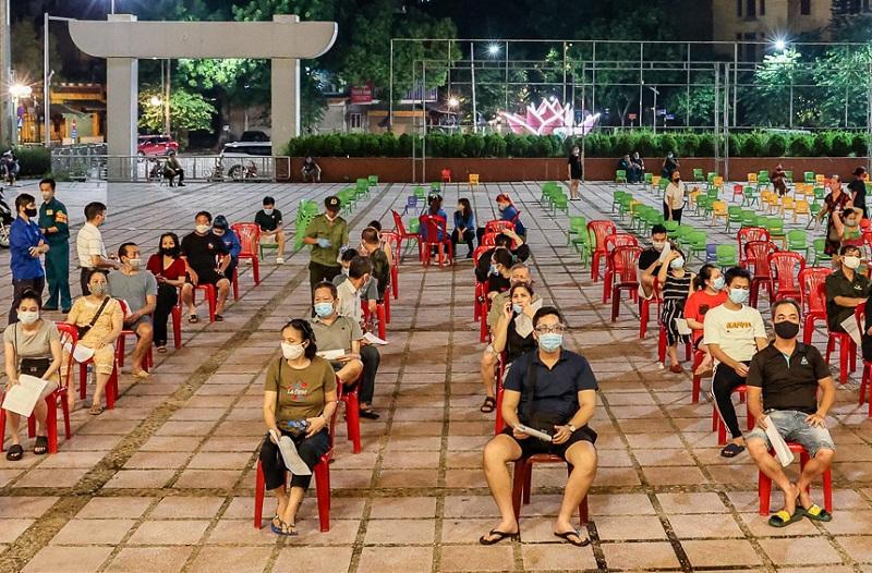 'Kích hoạt' toàn lực lượng y tế Thủ đô xét nghiệm diện rộng, tiêm vaccine cho người dân