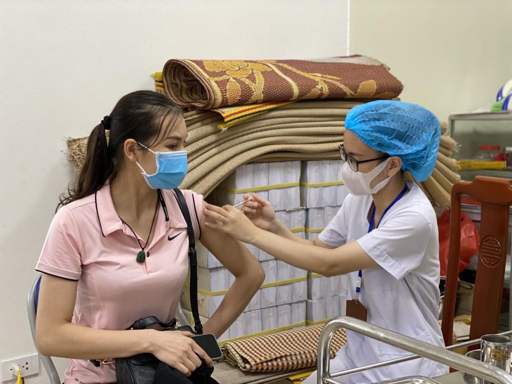 'Kích hoạt' toàn lực lượng y tế Thủ đô xét nghiệm diện rộng, tiêm vaccine cho người dân