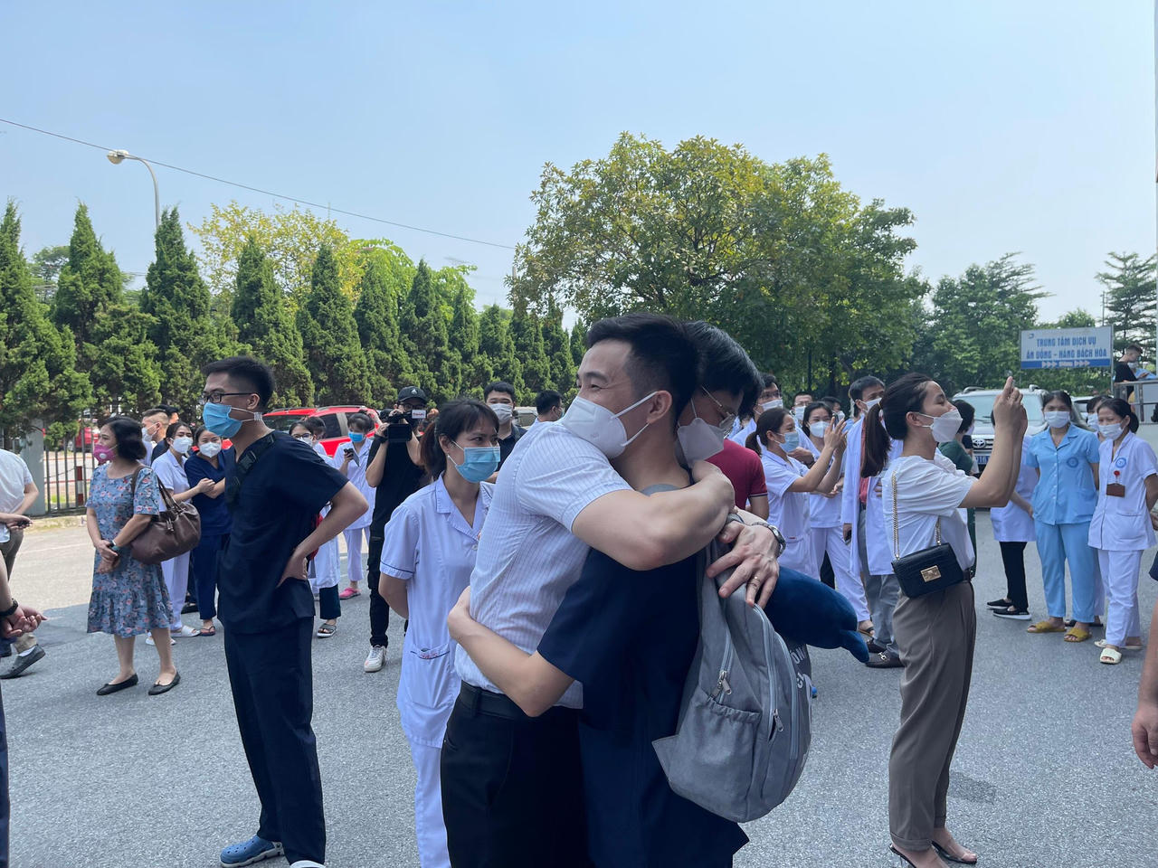 Bệnh viện Nội tiết Trung ương xuất quân lần 3 'tiếp lửa' TP HCM chống dịch 