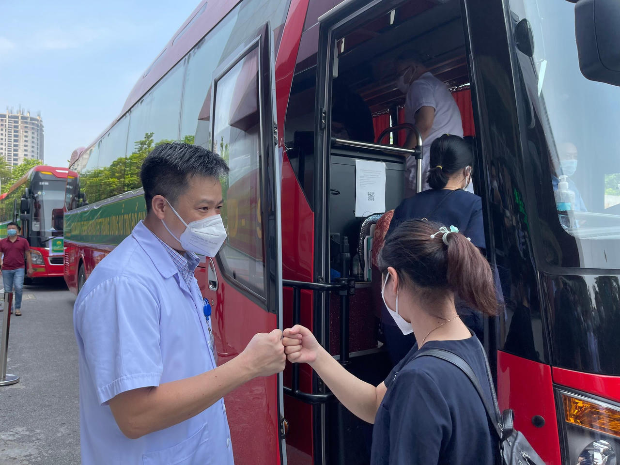 Bệnh viện Nội tiết Trung ương xuất quân lần 3 'tiếp lửa' TP HCM chống dịch 