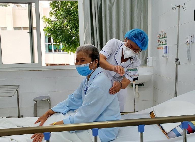 Người phụ nữ suy đa tạng do uống thuốc nam trộn paracetamol