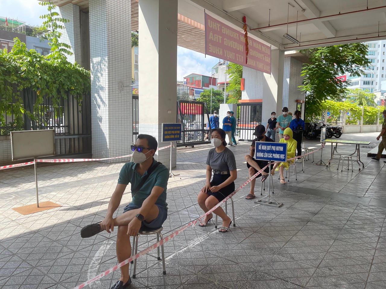 Người Hà Nội xếp hàng từ 6h, “đội nắng” mua bánh trung thu Bảo Phương