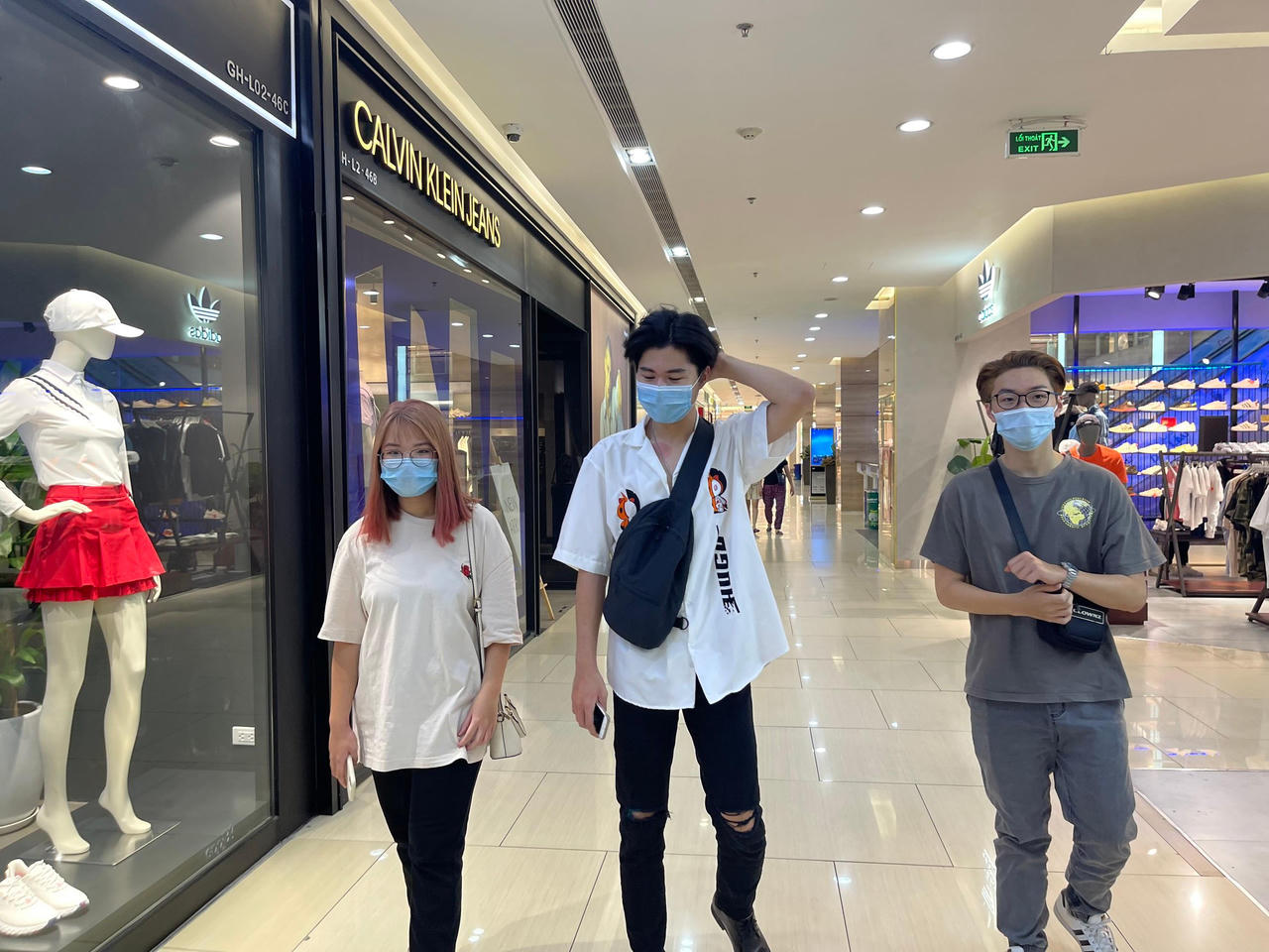 Trung tâm thương mại Hà Nội đón khách mua sắm ngày đầu mở cửa trở lại 