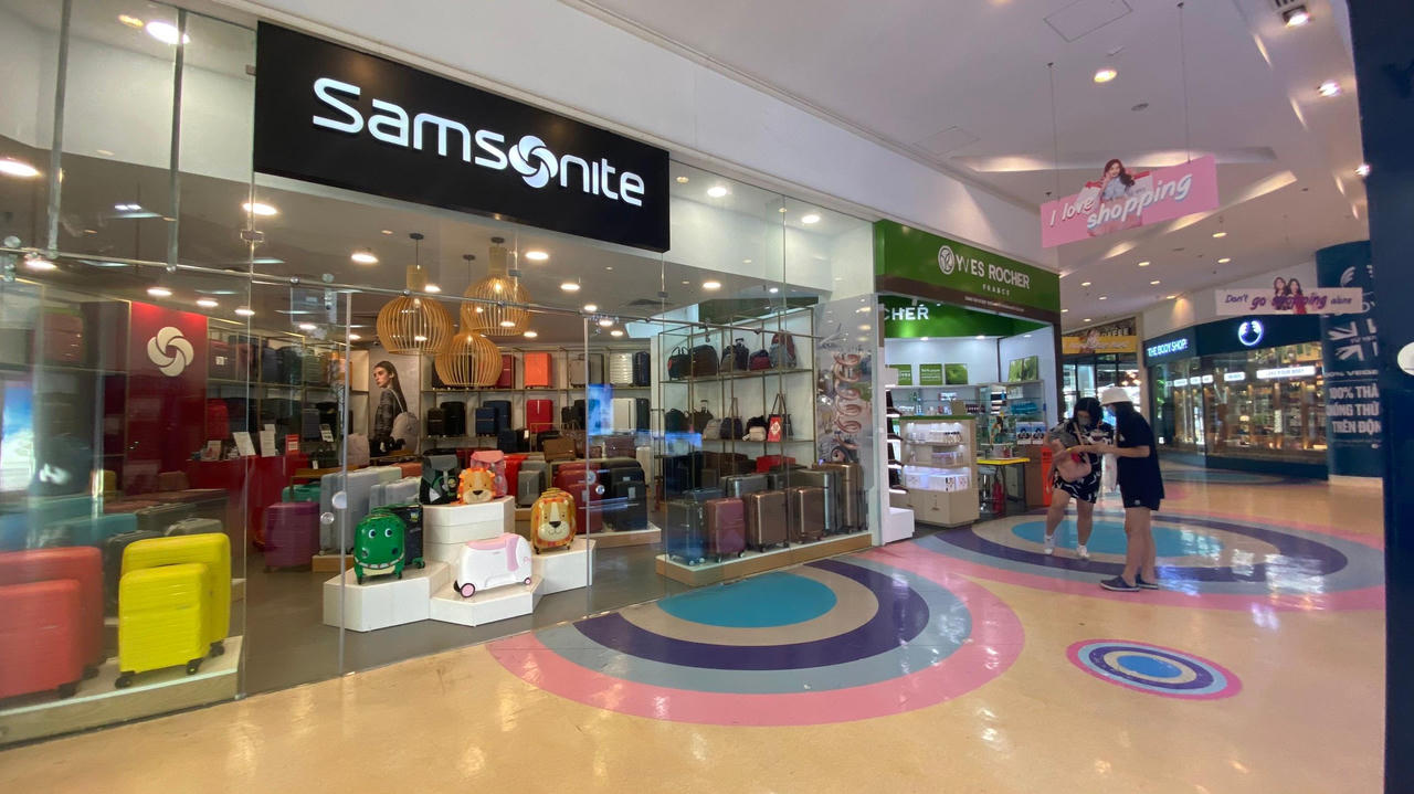 Trung tâm thương mại Hà Nội đón khách mua sắm ngày đầu mở cửa trở lại 