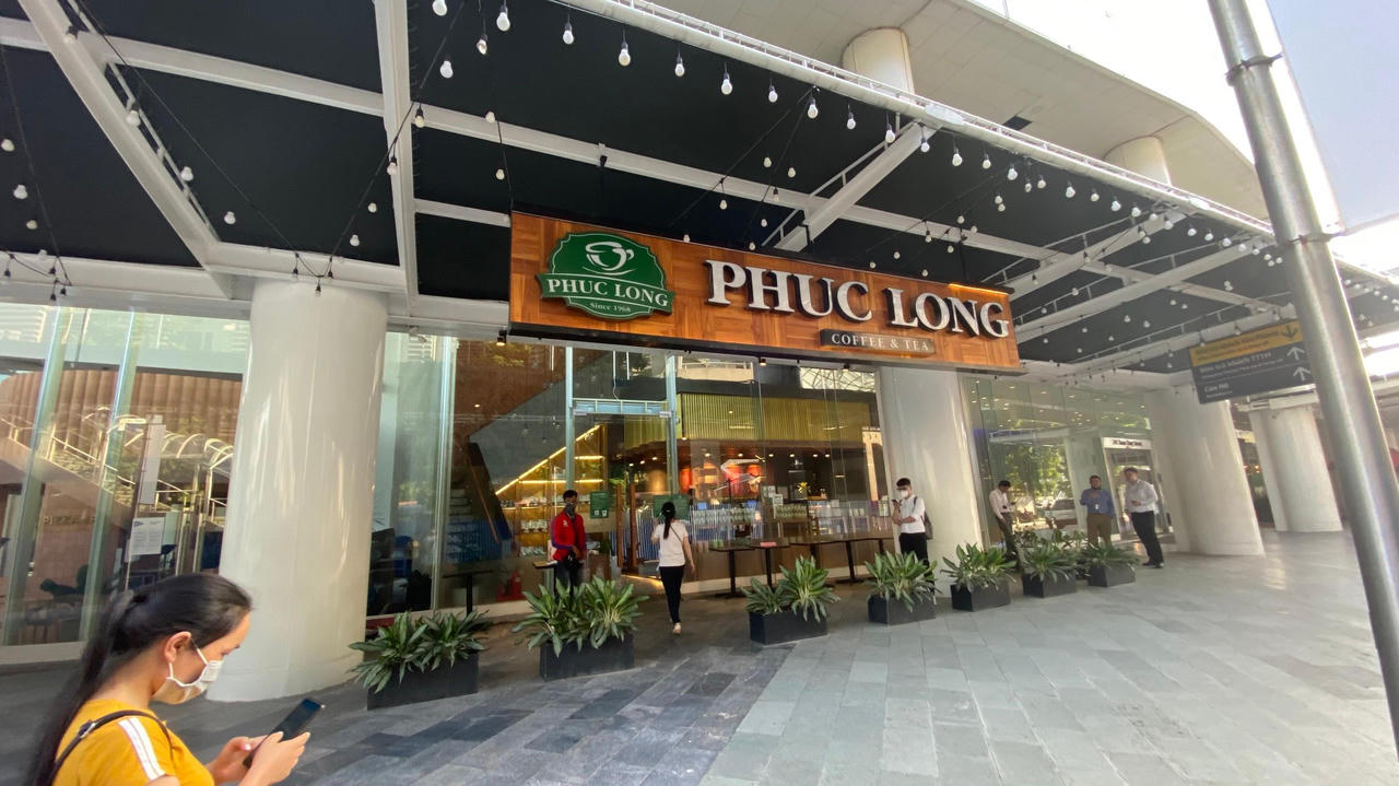 Trung tâm thương mại Hà Nội đón khách mua sắm ngày đầu mở cửa trở lại 