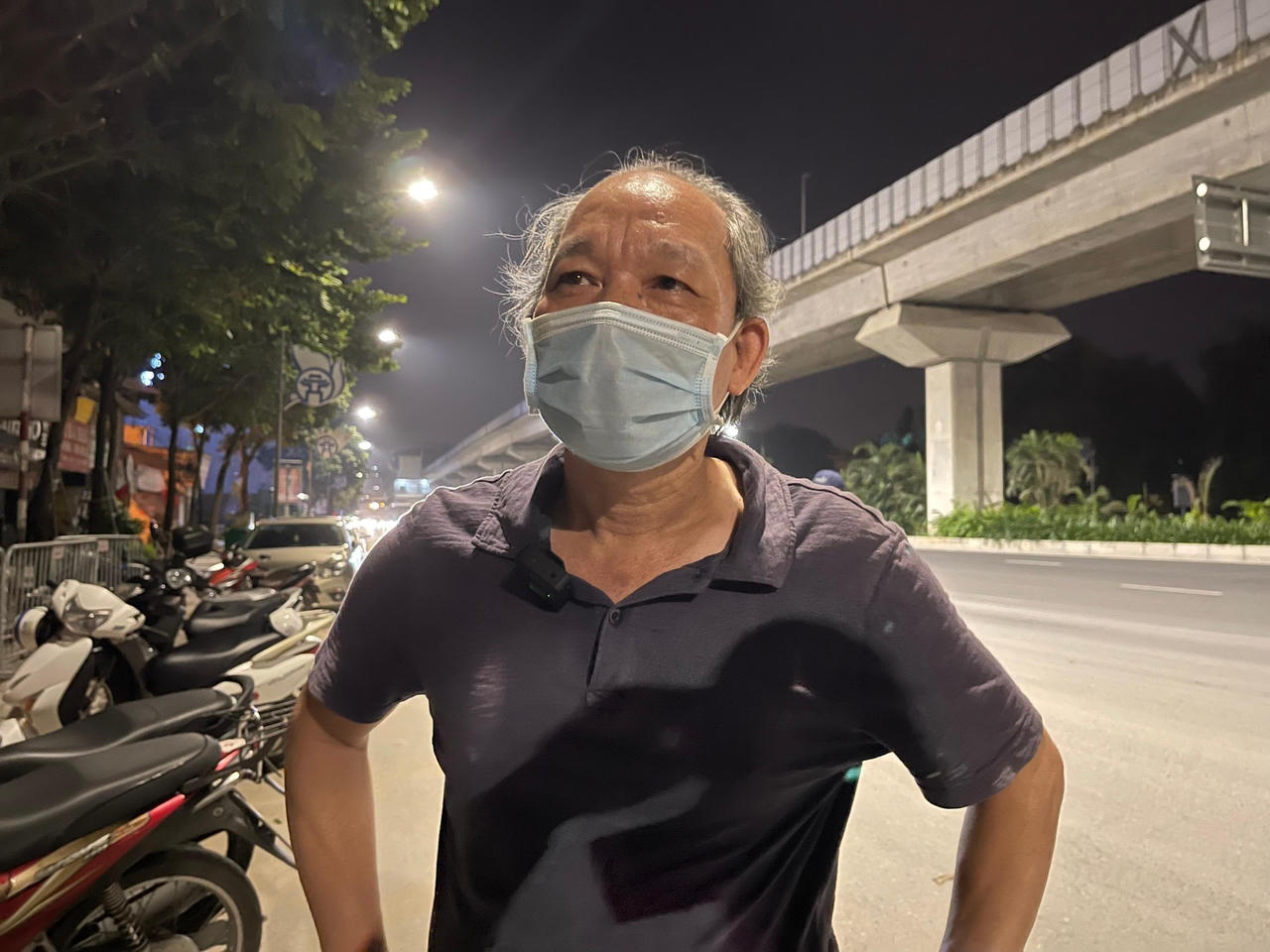 Người dân Thanh Xuân Trung (Hà Nội) vui mừng về nhà trong đêm gỡ lệnh phong tỏa 