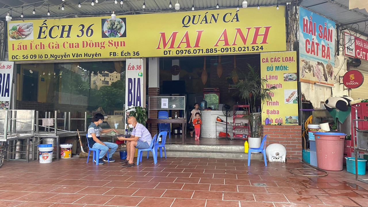 Nhà hàng Hà Nội gấp rút dọn vệ sinh, mua thực phẩm sẵn sàng đón khách