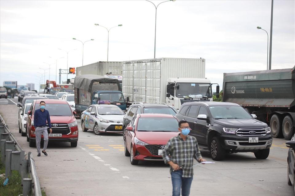 Kiểm soát người ngoại tỉnh nên linh hoạt để 'thông đường' phòng COVID-19