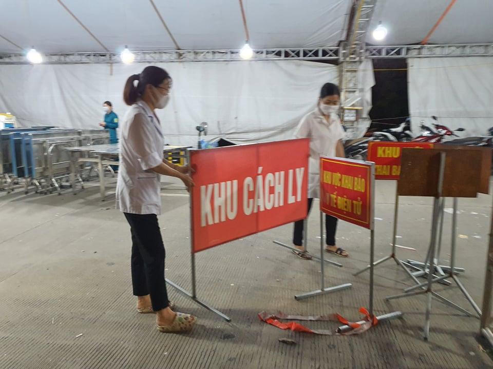 Tháo dỡ 21 chốt kiểm soát ra vào Hà Nội 