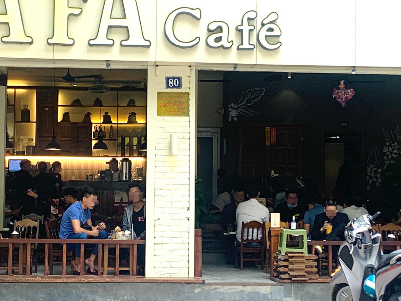 Người Hà Nội đang quá 'lơ là' với dịch bệnh? 