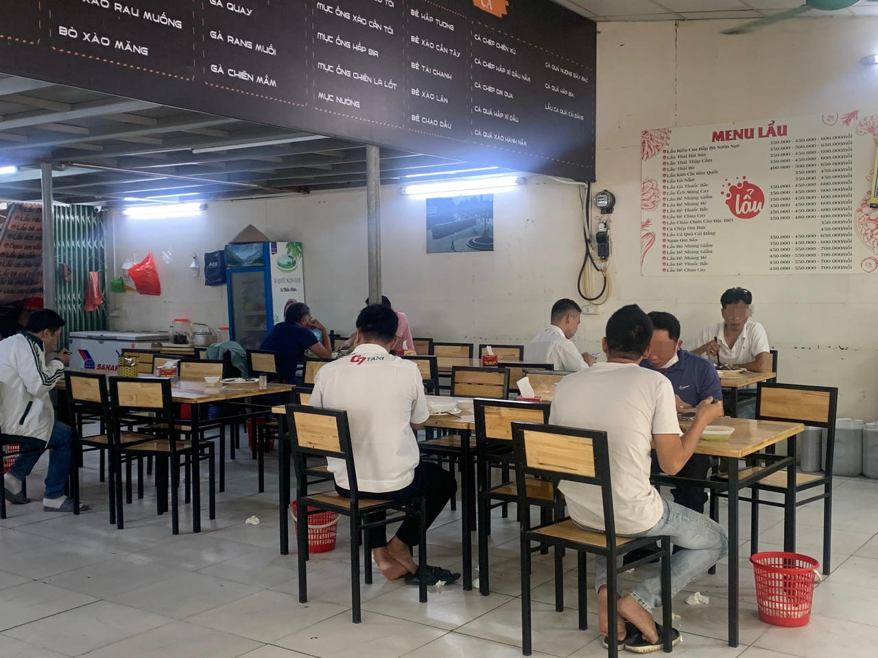 Người Hà Nội đang quá 'lơ là' với dịch bệnh? 