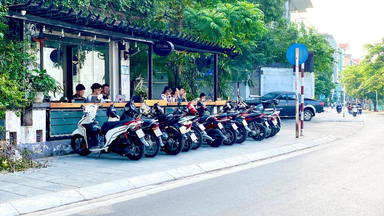 Người Hà Nội đang quá 'lơ là' với dịch bệnh? 