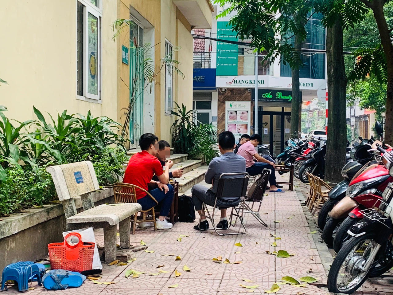 Người Hà Nội đang quá 'lơ là' với dịch bệnh? 