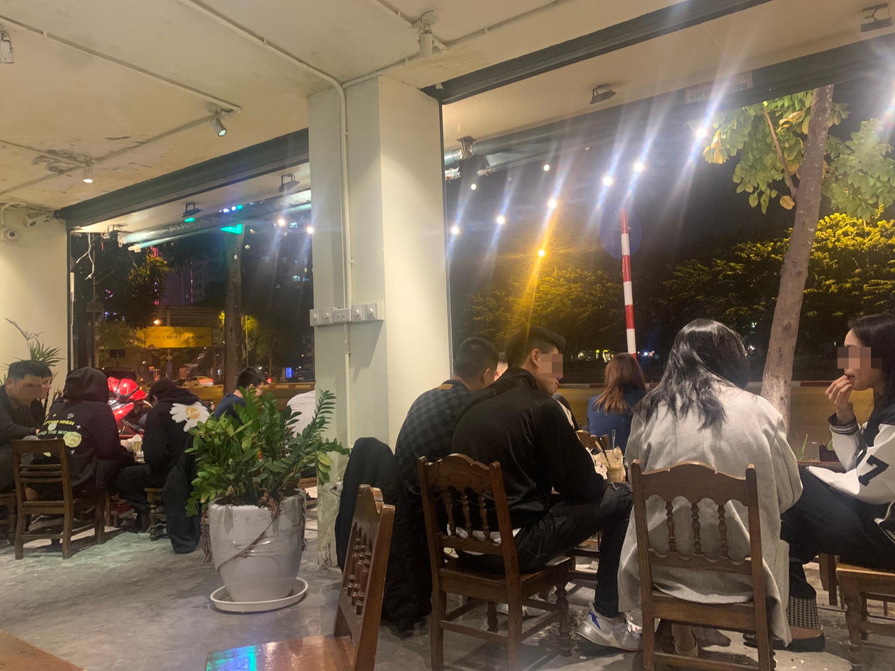 Người Hà Nội đang quá 'lơ là' với dịch bệnh? 