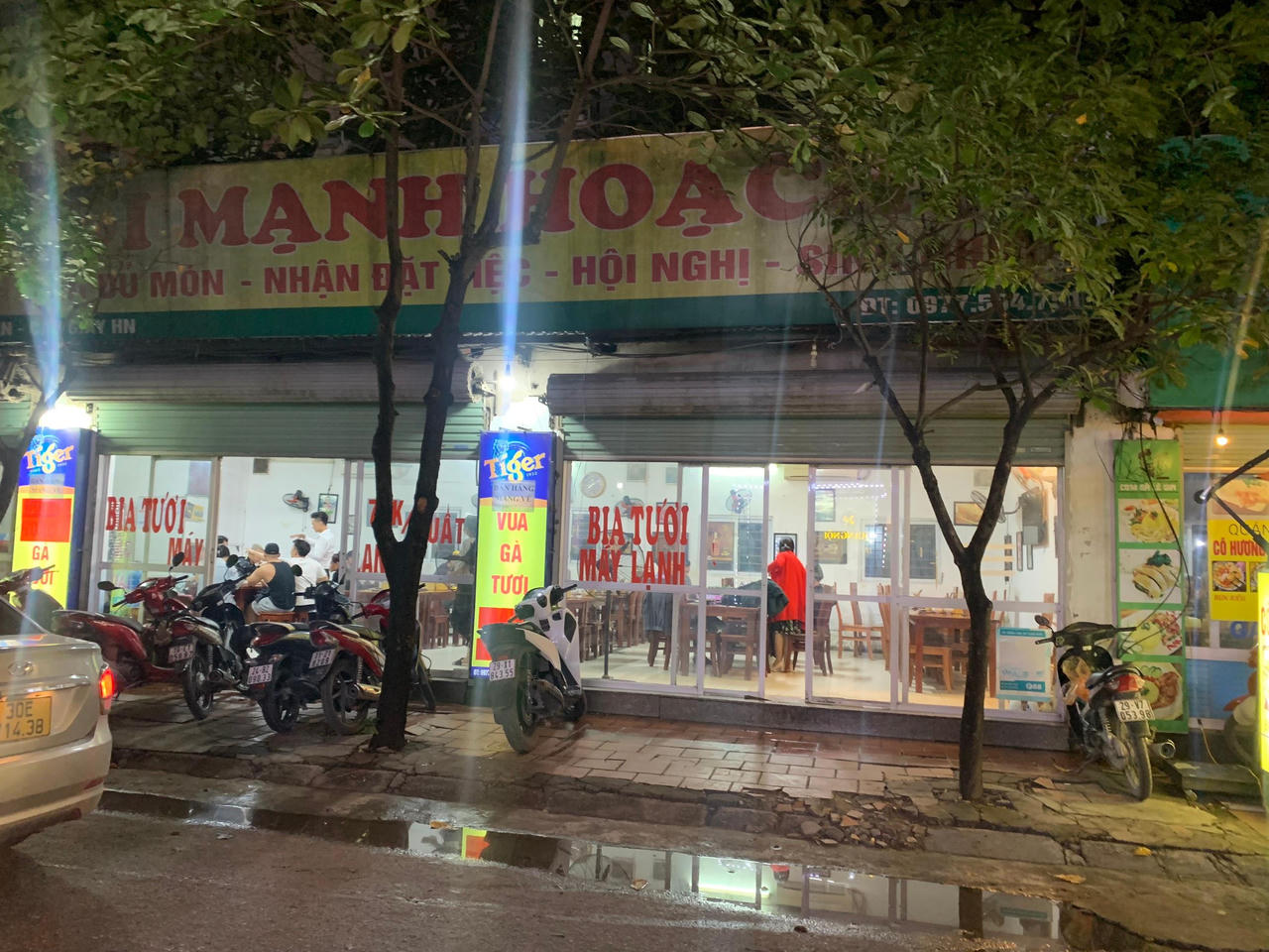 Nhiều quán bia tại Hà Nội "nhộn nhịp" khách, bất chấp lệnh cấm