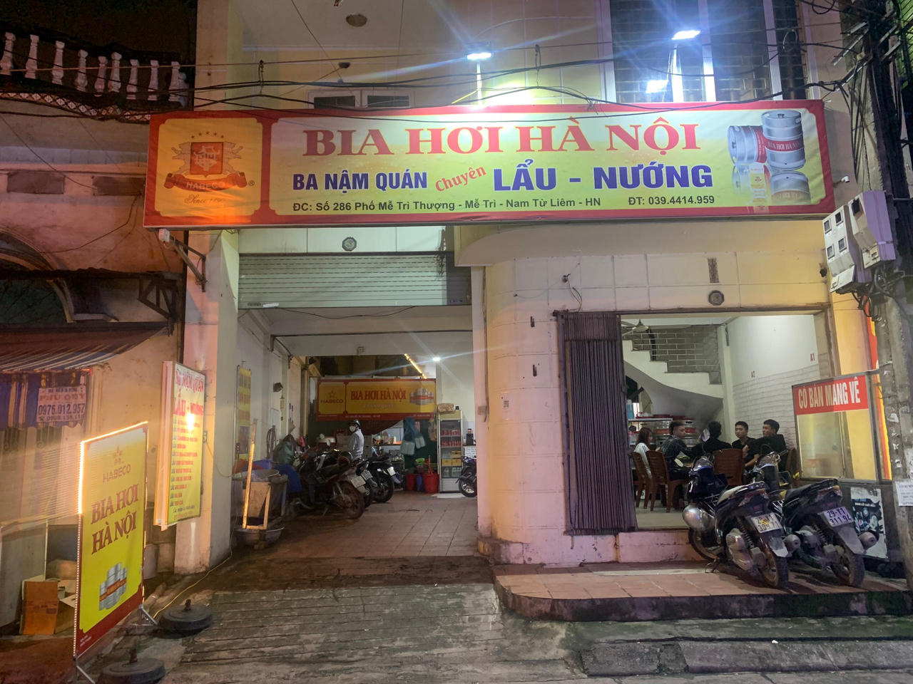 Nhiều quán bia tại Hà Nội "nhộn nhịp" khách, bất chấp lệnh cấm