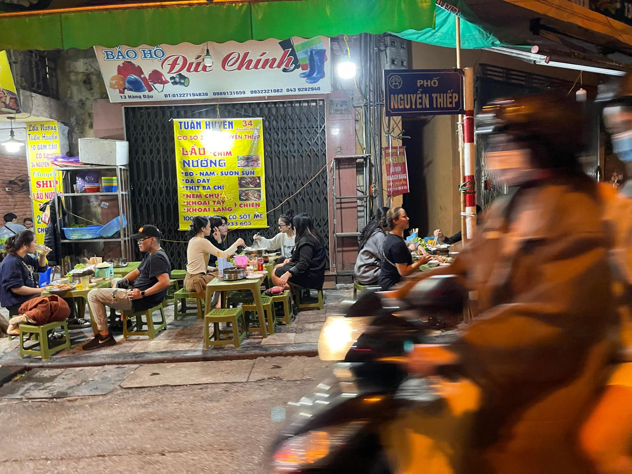 Hàng quán ngang nhiên hoạt động sau 21h, 'thách thức' cơ quan chức năng Hà Nội?