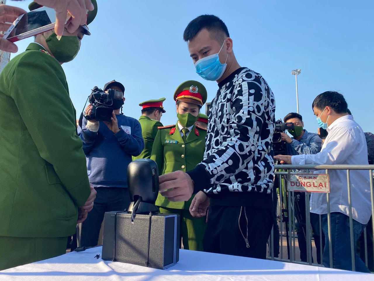 Cách dùng CCCD gắn chíp vào sân vận động Mỹ Đình xem trận Việt Nam - Nhật Bản 