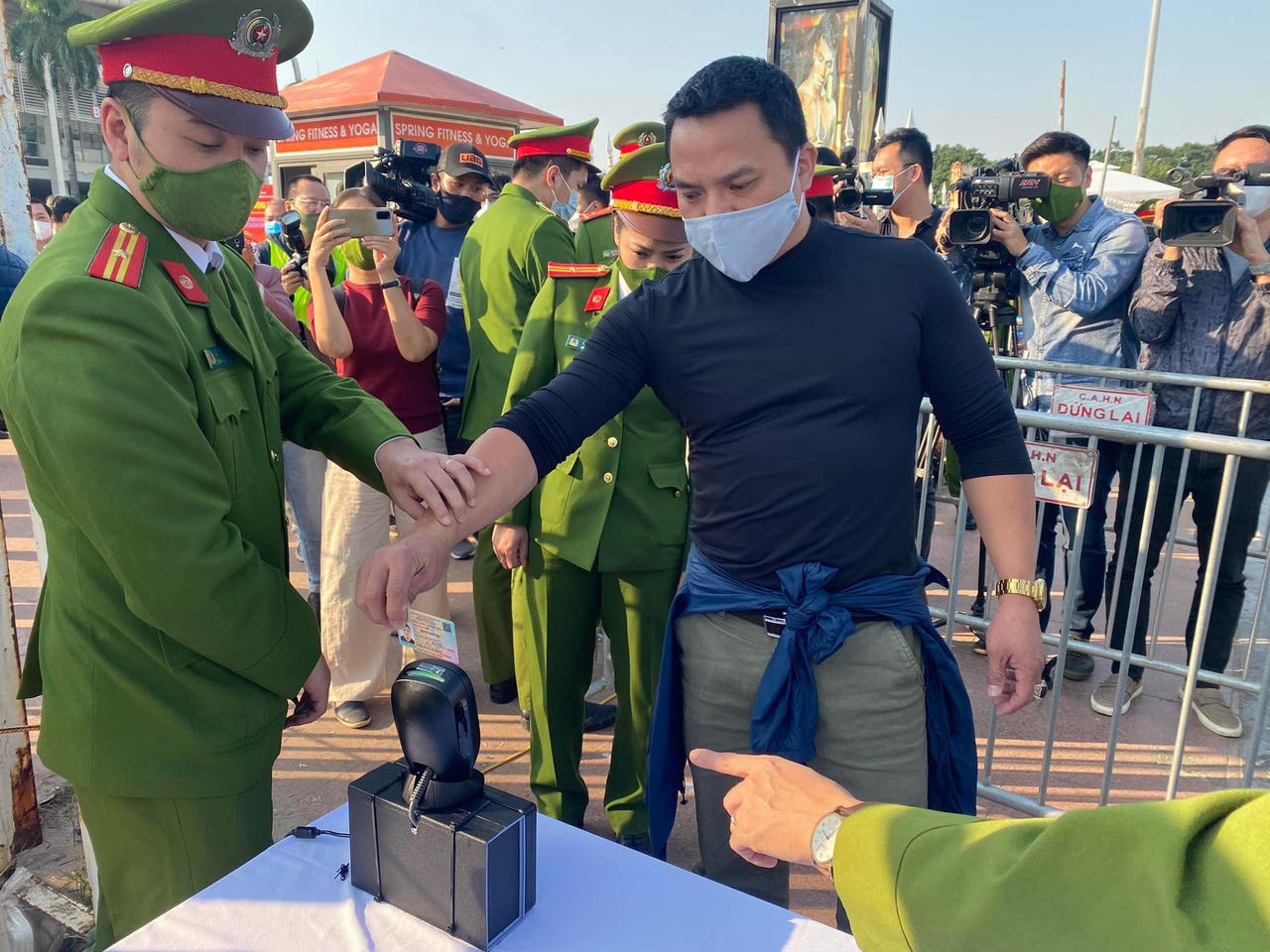 Cách dùng CCCD gắn chíp vào sân vận động Mỹ Đình xem trận Việt Nam - Nhật Bản 