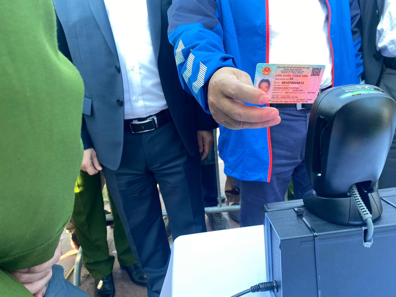 Cách dùng CCCD gắn chíp vào sân vận động Mỹ Đình xem trận Việt Nam - Nhật Bản 