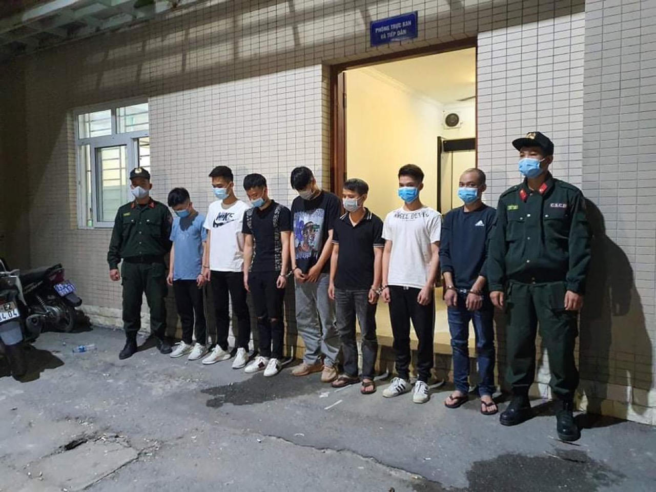 Bắt quả tang 31 đối tượng "bay lắc" trong quán karaoke 