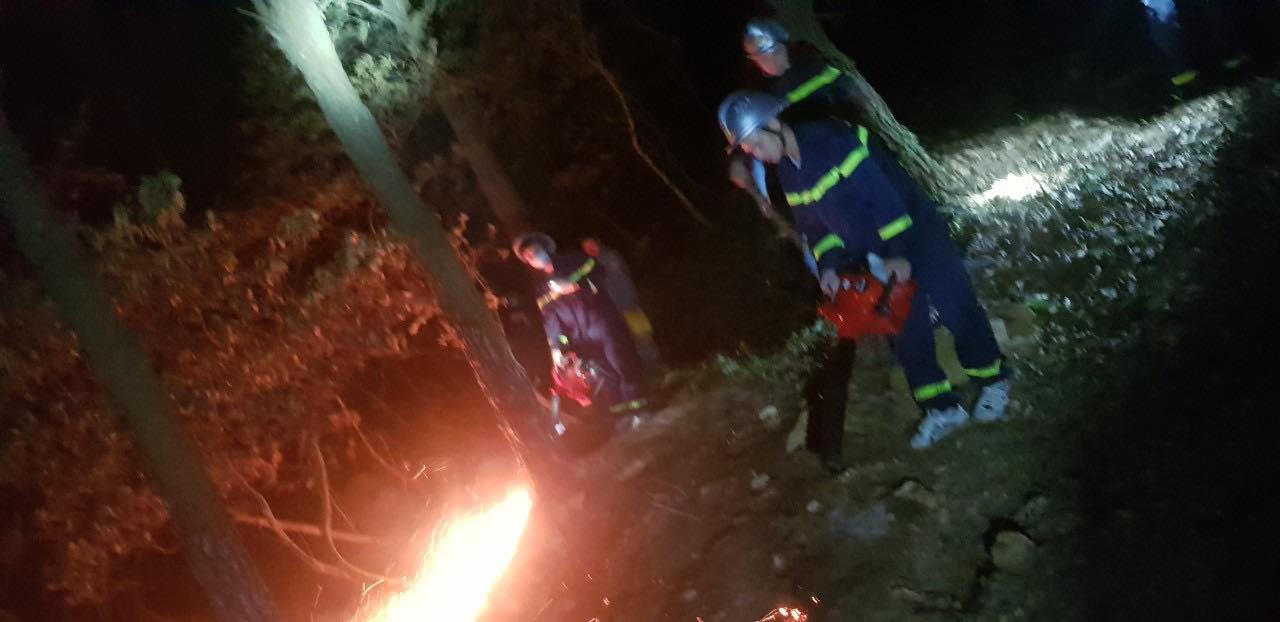 Rừng Sóc Sơn cháy lớn trong đêm