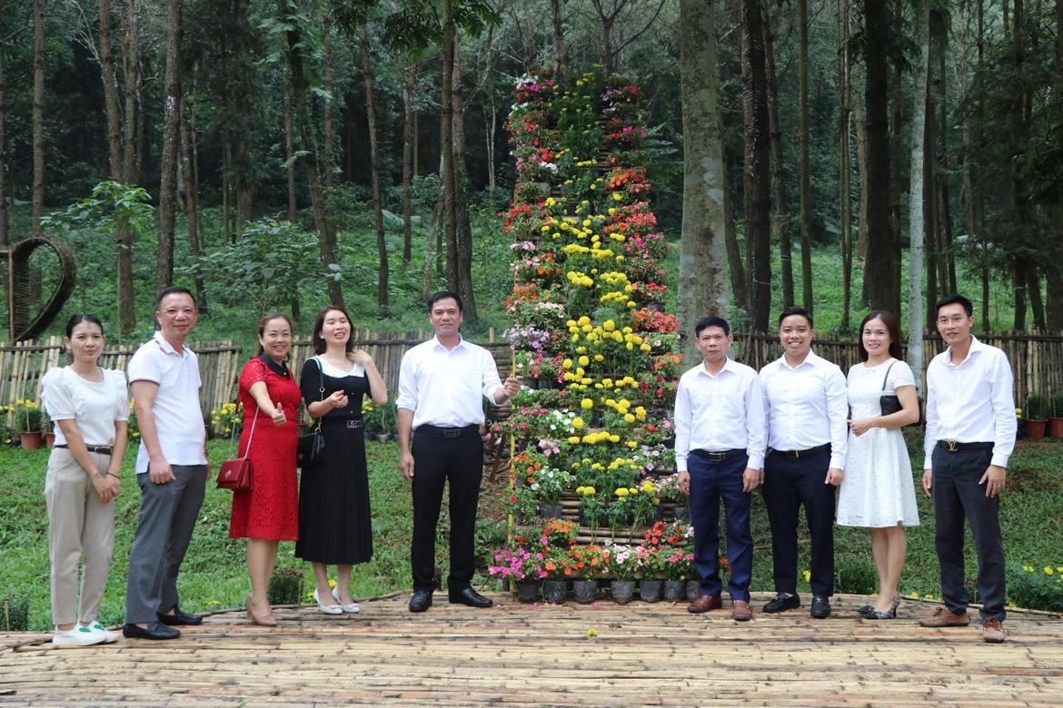 Du khách đổ về Medi Thiên Sơn chiêm ngưỡng Lễ hội hoa cúc