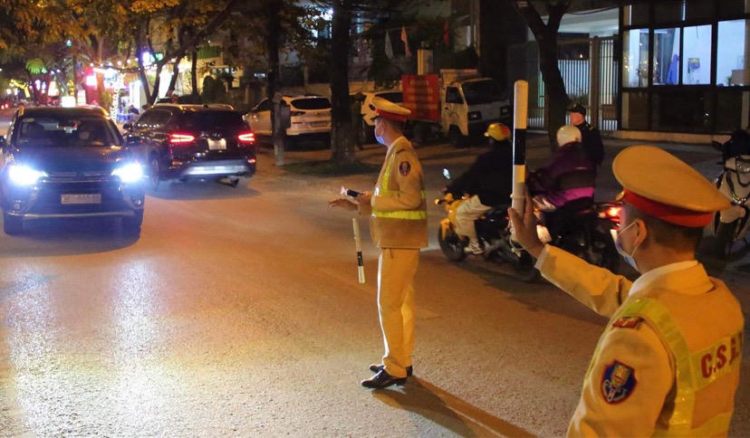 Công an TP Hà Nội xử phạt nhiều “ma men” trong đêm bán kết world cup