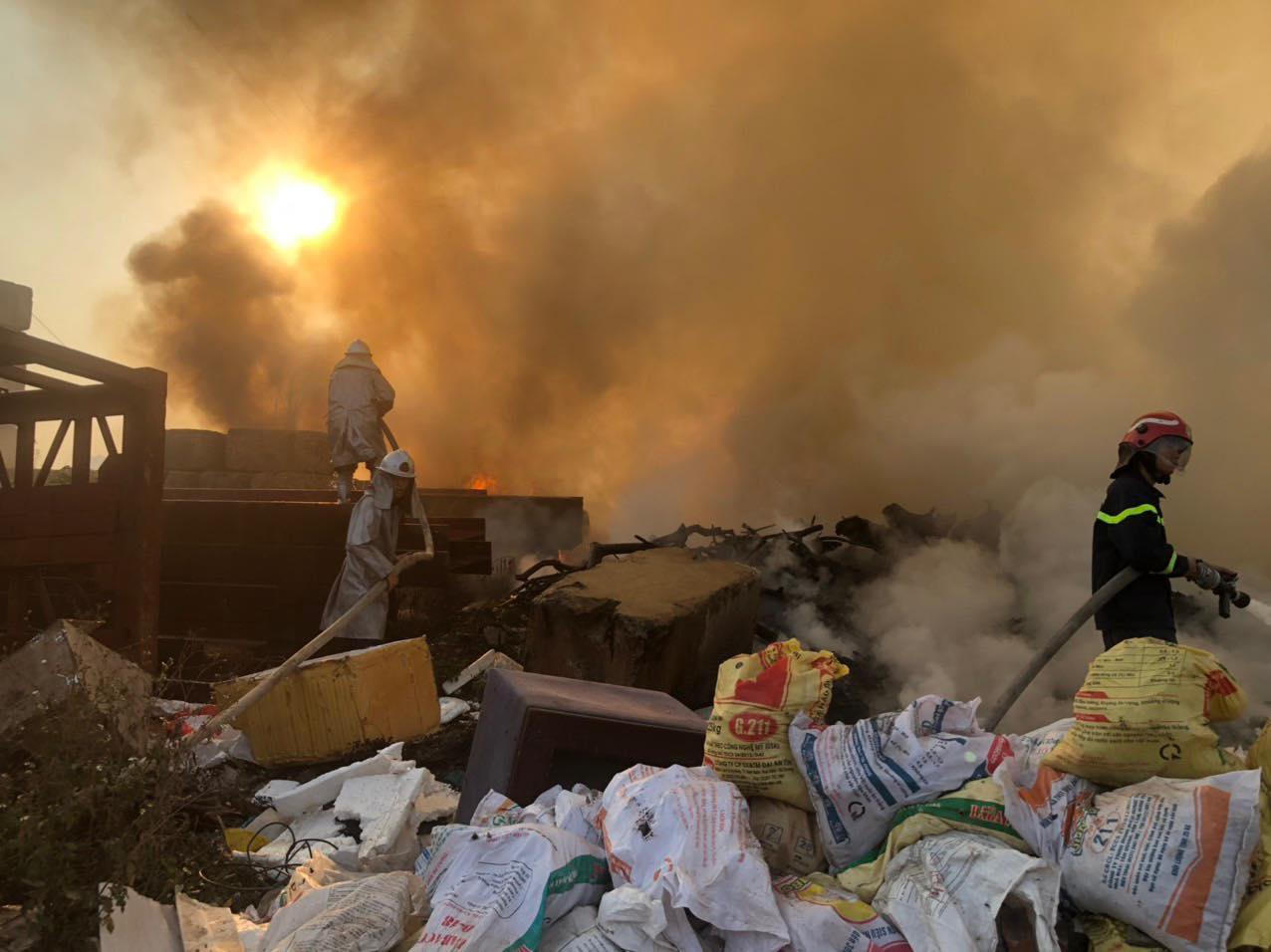 Nguy cơ cháy nổ từ việc tuỳ tiện đốt rác 