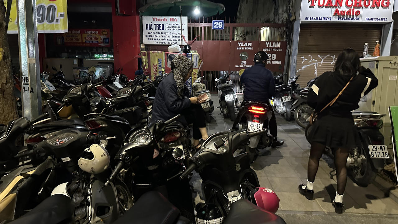 Hà Nội: “Biển người” chen nhau tại lễ hội Countdown đón chào năm mới 2023