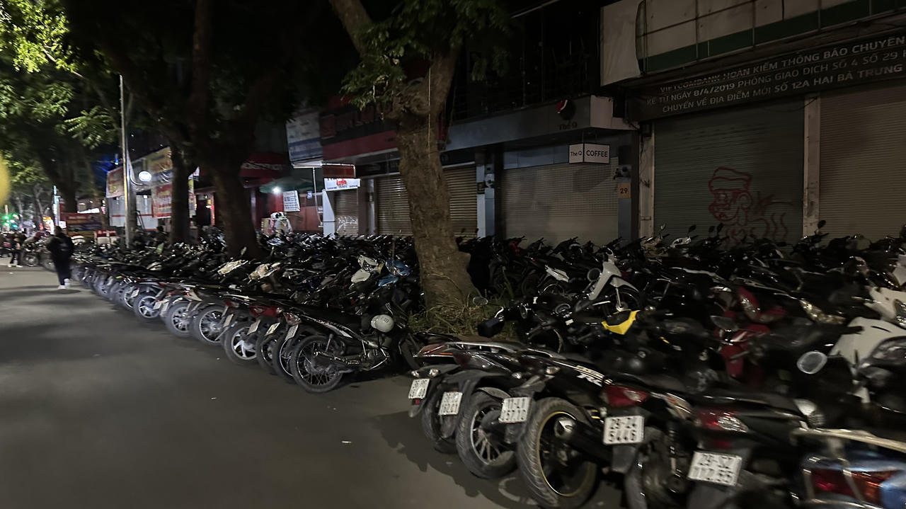 Hà Nội: “Biển người” chen nhau tại lễ hội Countdown đón chào năm mới 2023