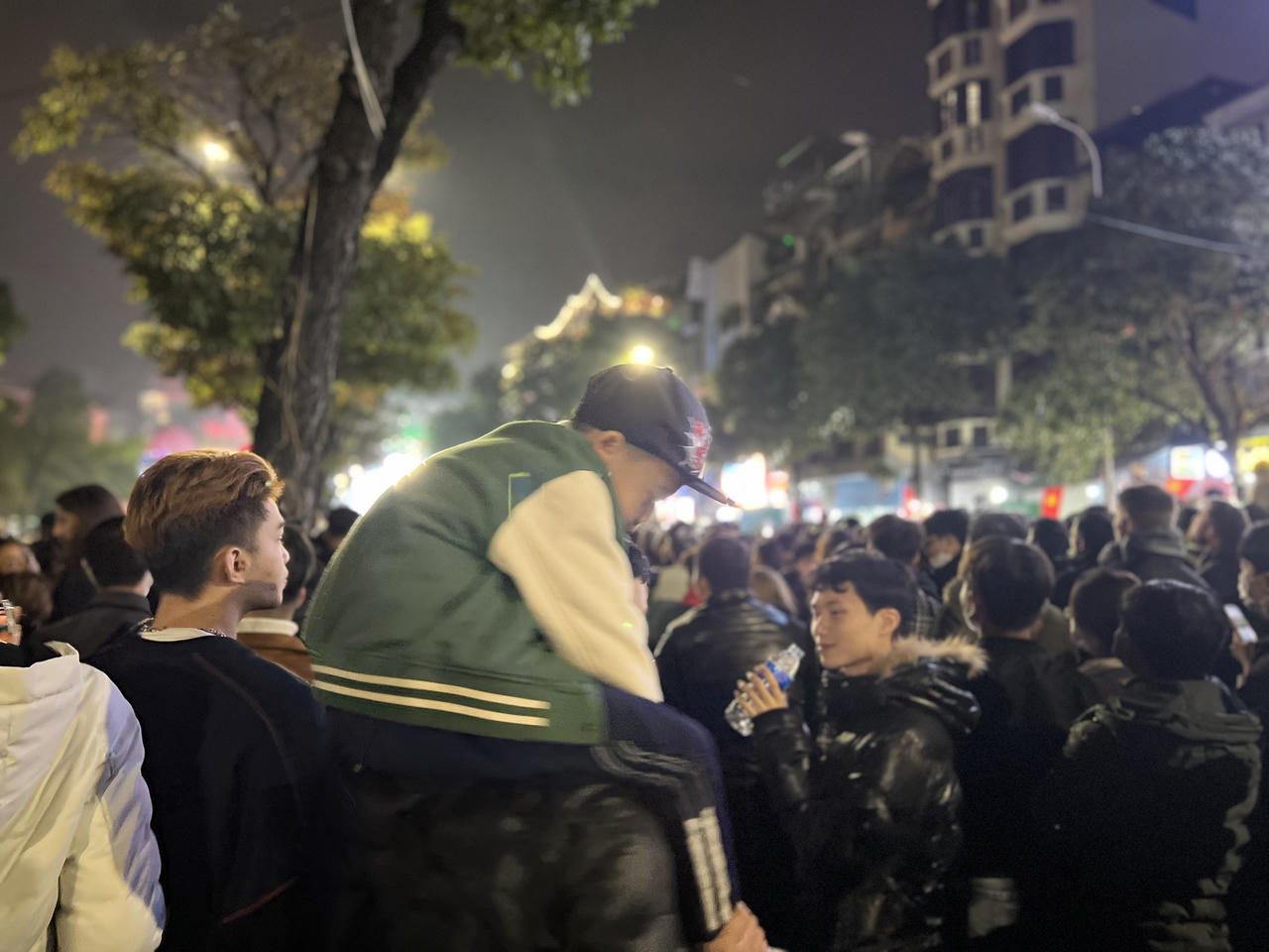 Hà Nội: “Biển người” chen nhau tại lễ hội Countdown đón chào năm mới 2023