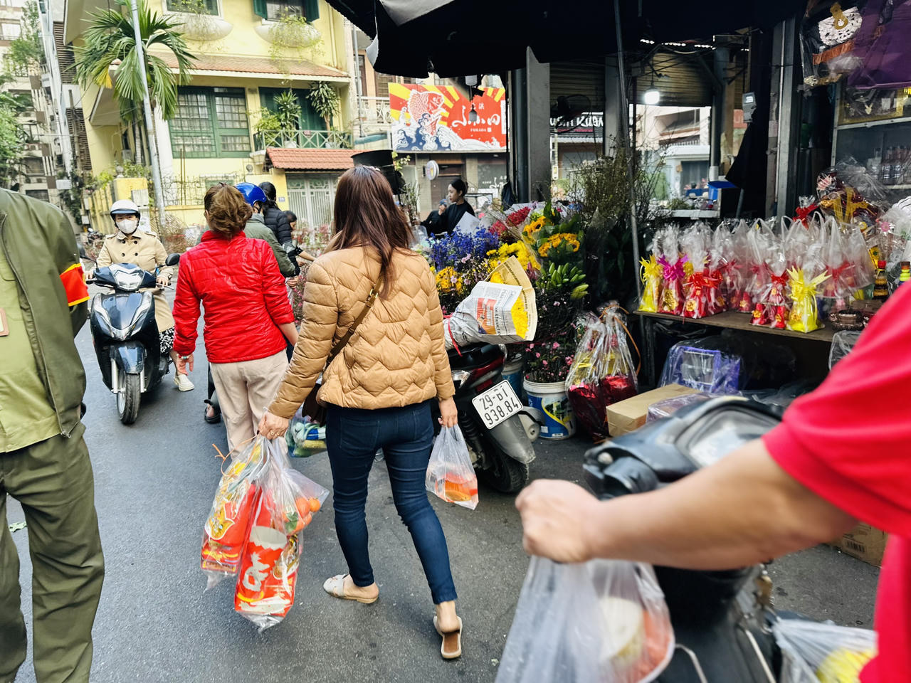 Ngày tiễn ông Công ông Táo, tiểu thương nhiều chợ Hà Nội ế cá chép