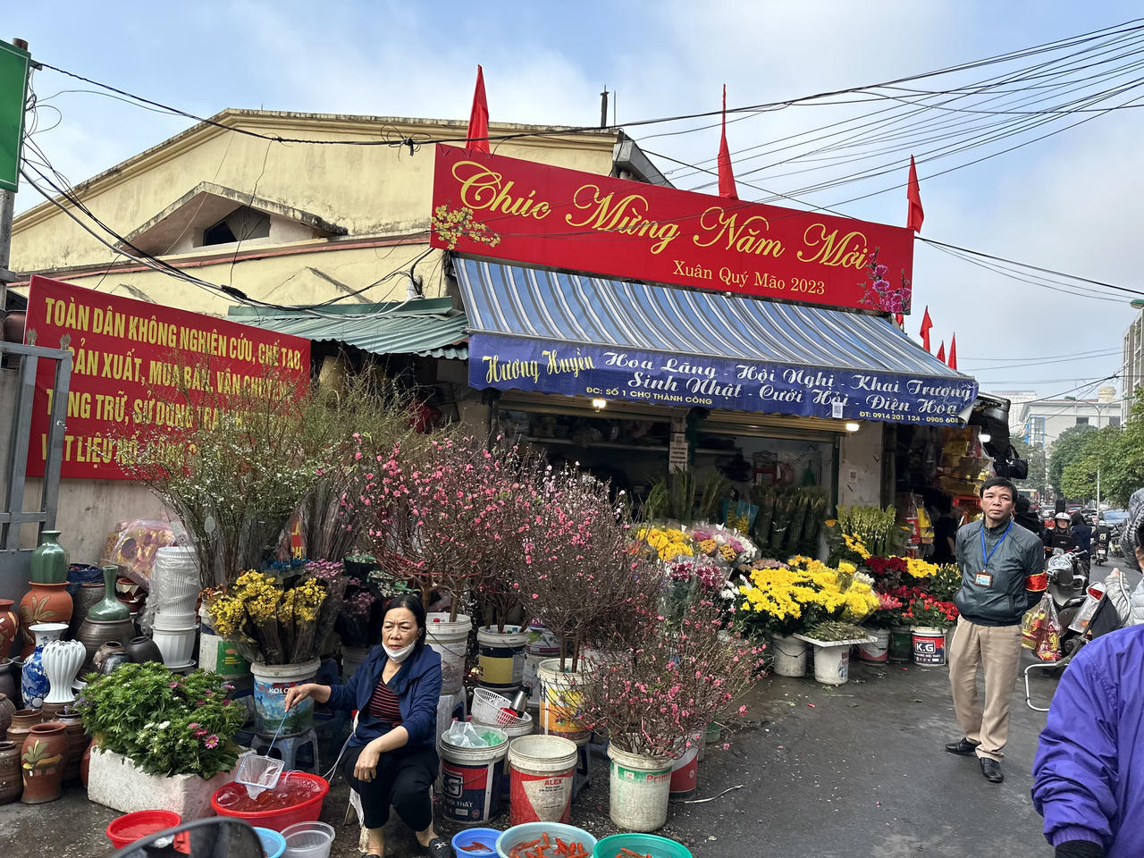 Ngày tiễn ông Công ông Táo, tiểu thương nhiều chợ Hà Nội ế cá chép