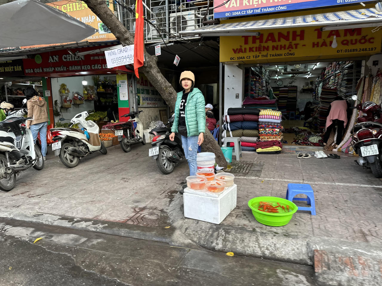 Ngày tiễn ông Công ông Táo, tiểu thương nhiều chợ Hà Nội ế cá chép