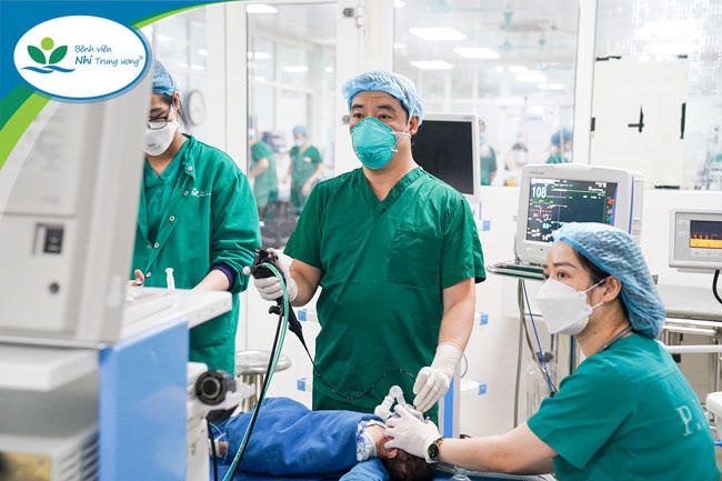 Hóc hạt lạc khiến 3 trẻ suy hô hấp nặng