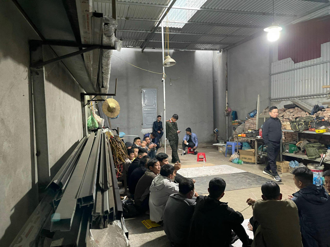 Biến xưởng cơ khí thành 'ổ bạc' dịp Tết