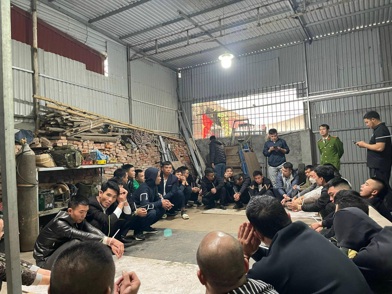 Biến xưởng cơ khí thành 'ổ bạc' dịp Tết