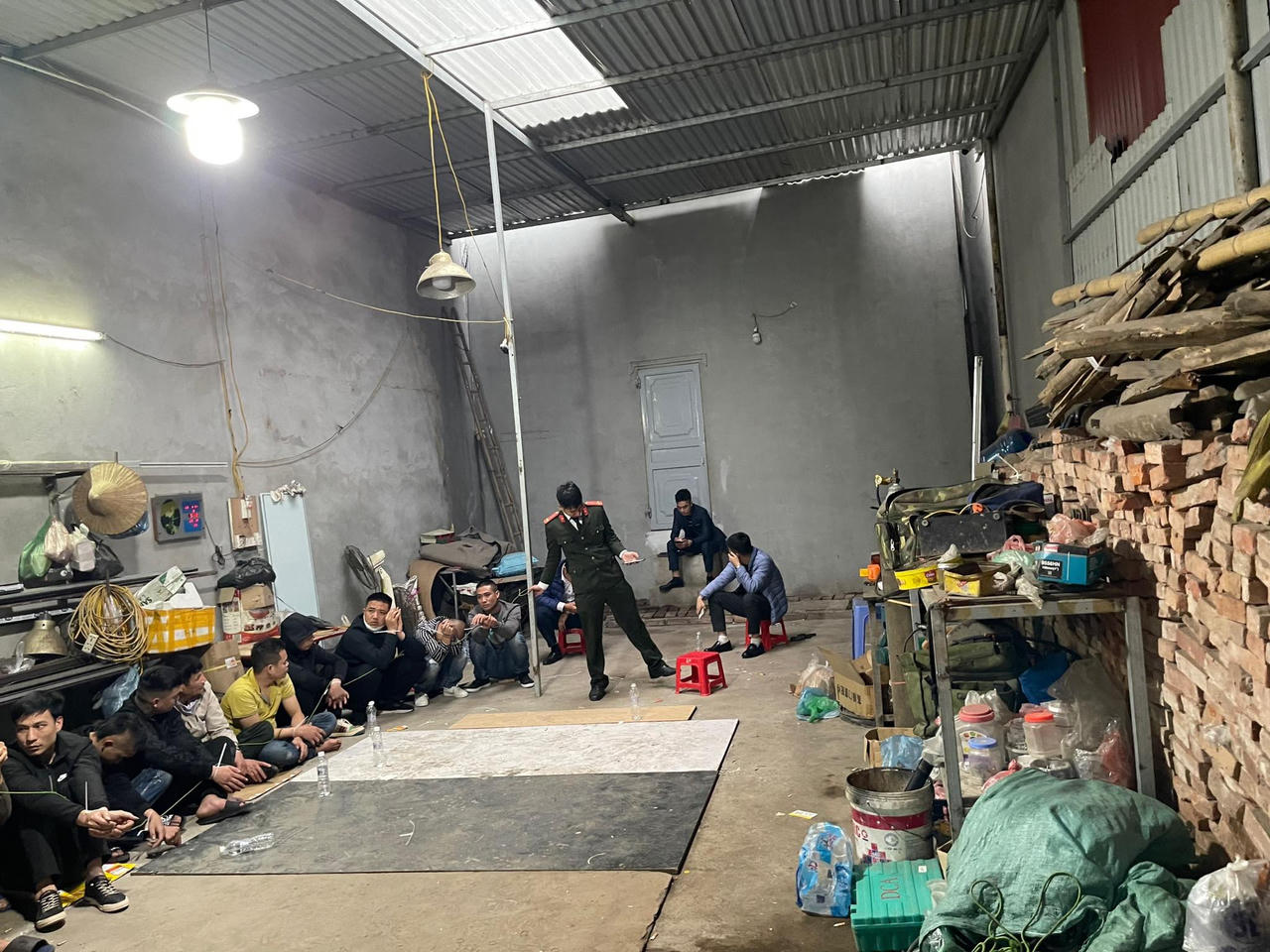 Biến xưởng cơ khí thành 'ổ bạc' dịp Tết