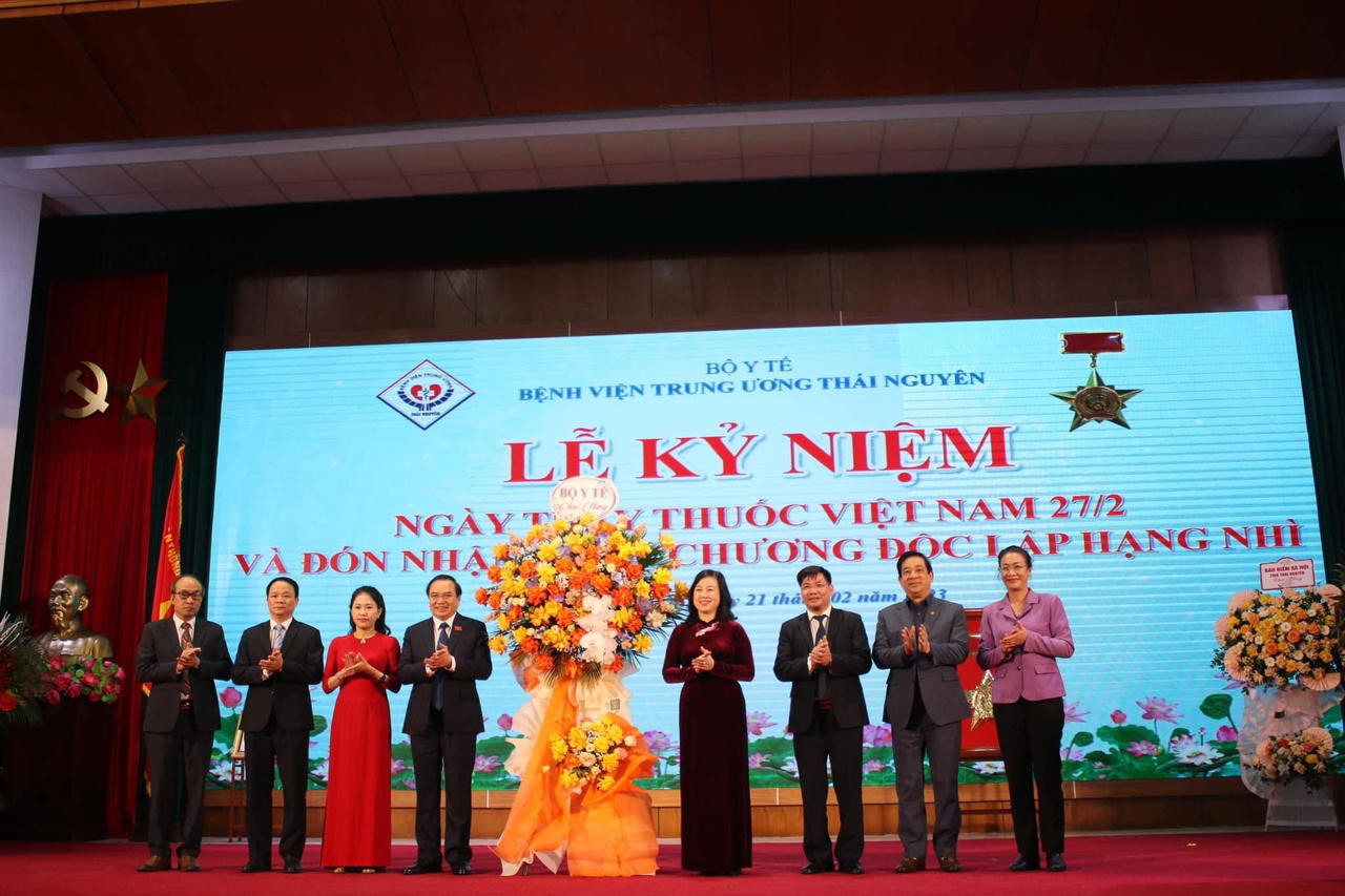 BV Trung ương Thái Nguyên đón nhận Huân chương Độc lập Hạng Nhì 