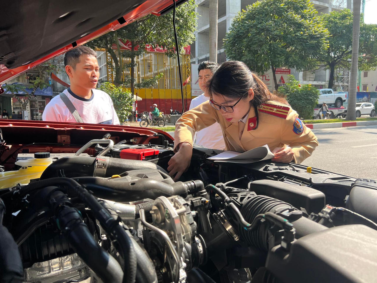 Công an Hà Nội khẳng định không ùn tắc tại các điểm đăng ký xe