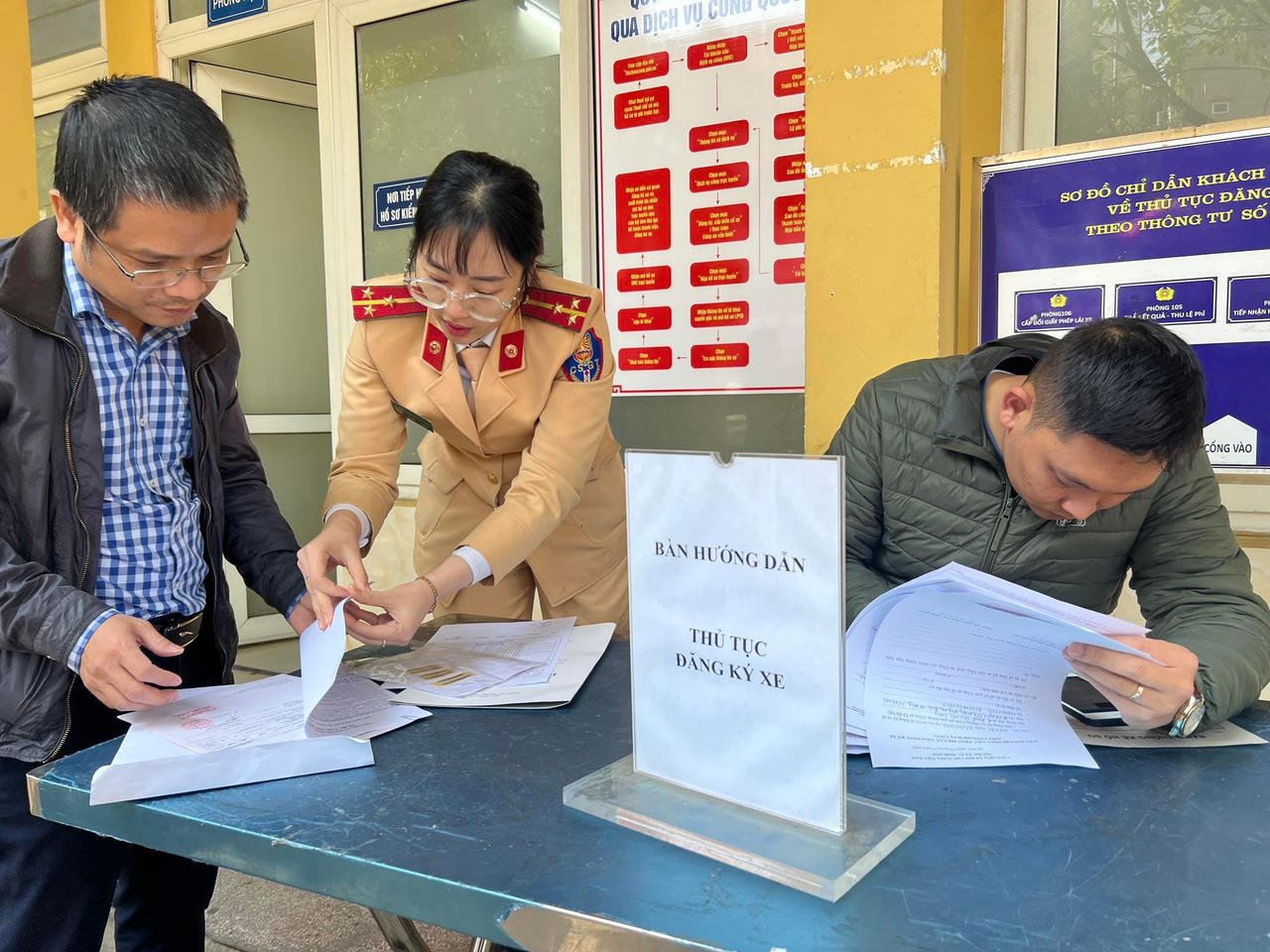 Công an Hà Nội khẳng định không ùn tắc tại các điểm đăng ký xe