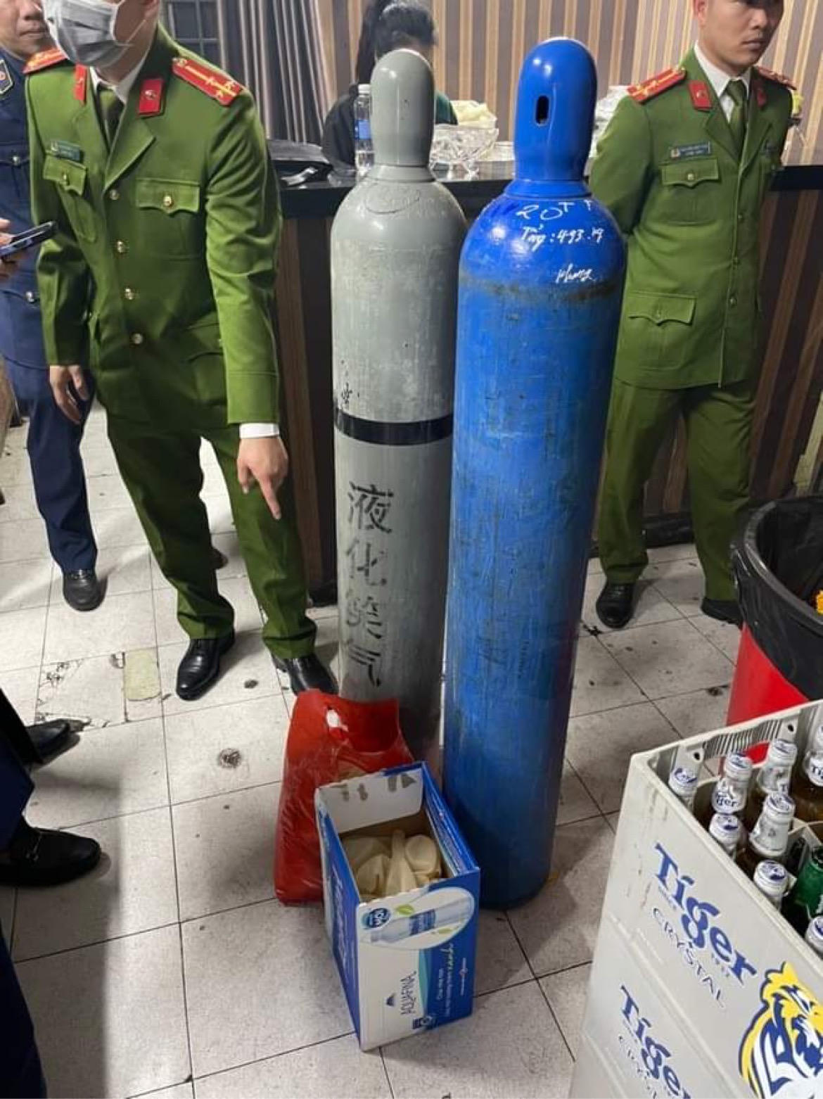 Nhân viên quán bar Heyo Clup có hành vi chống đối công an 