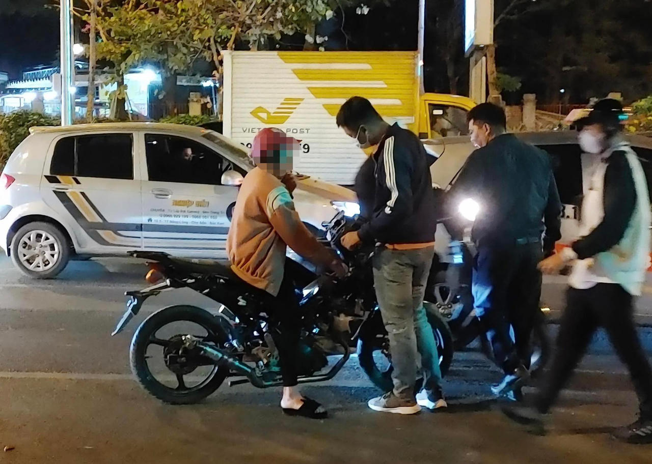 Tóm gọn hàng chục “quái xế” nẹt pô náo loạn đường phố Hà Nội