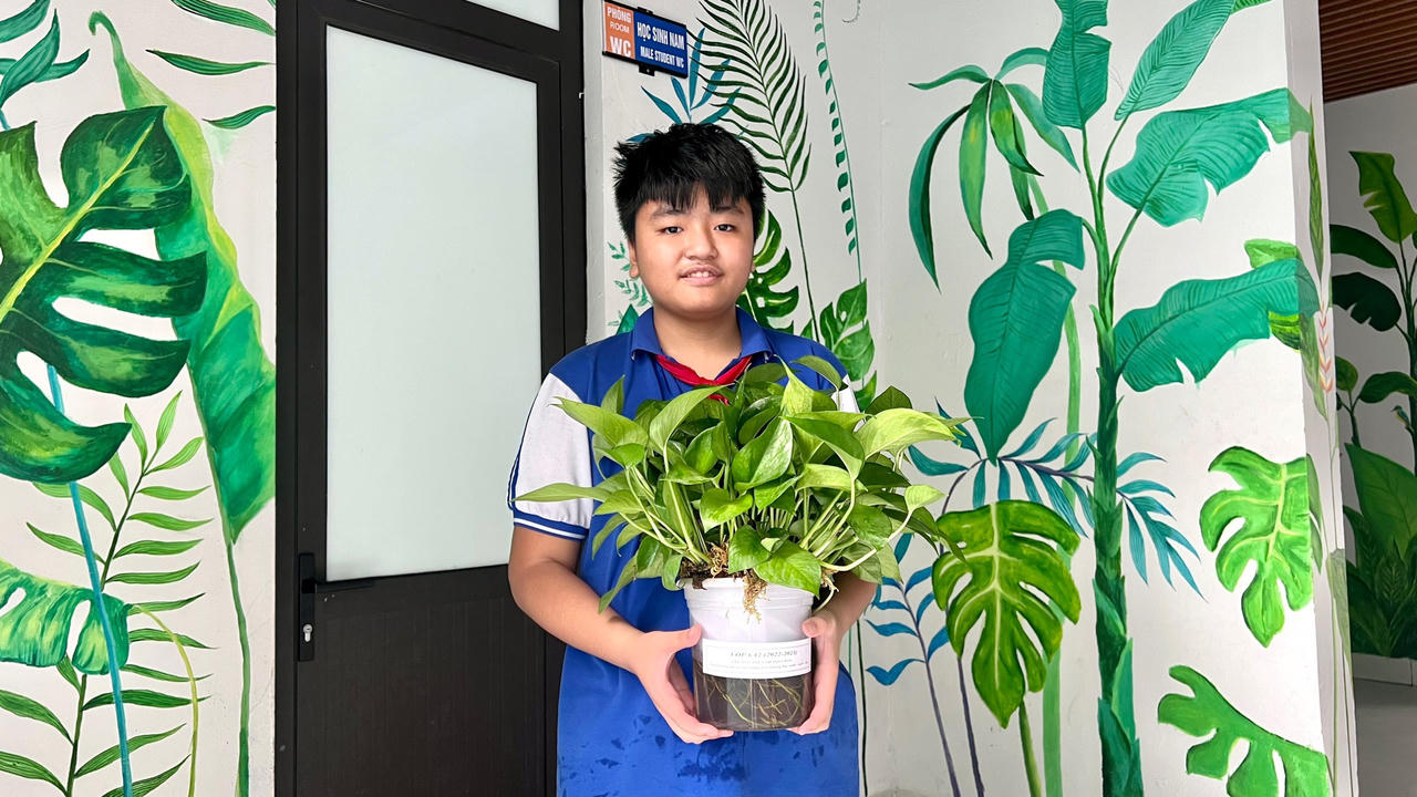 Ấn tượng 'nhà vệ sinh thân thiện' của học sinh THCS ở Hà Nội