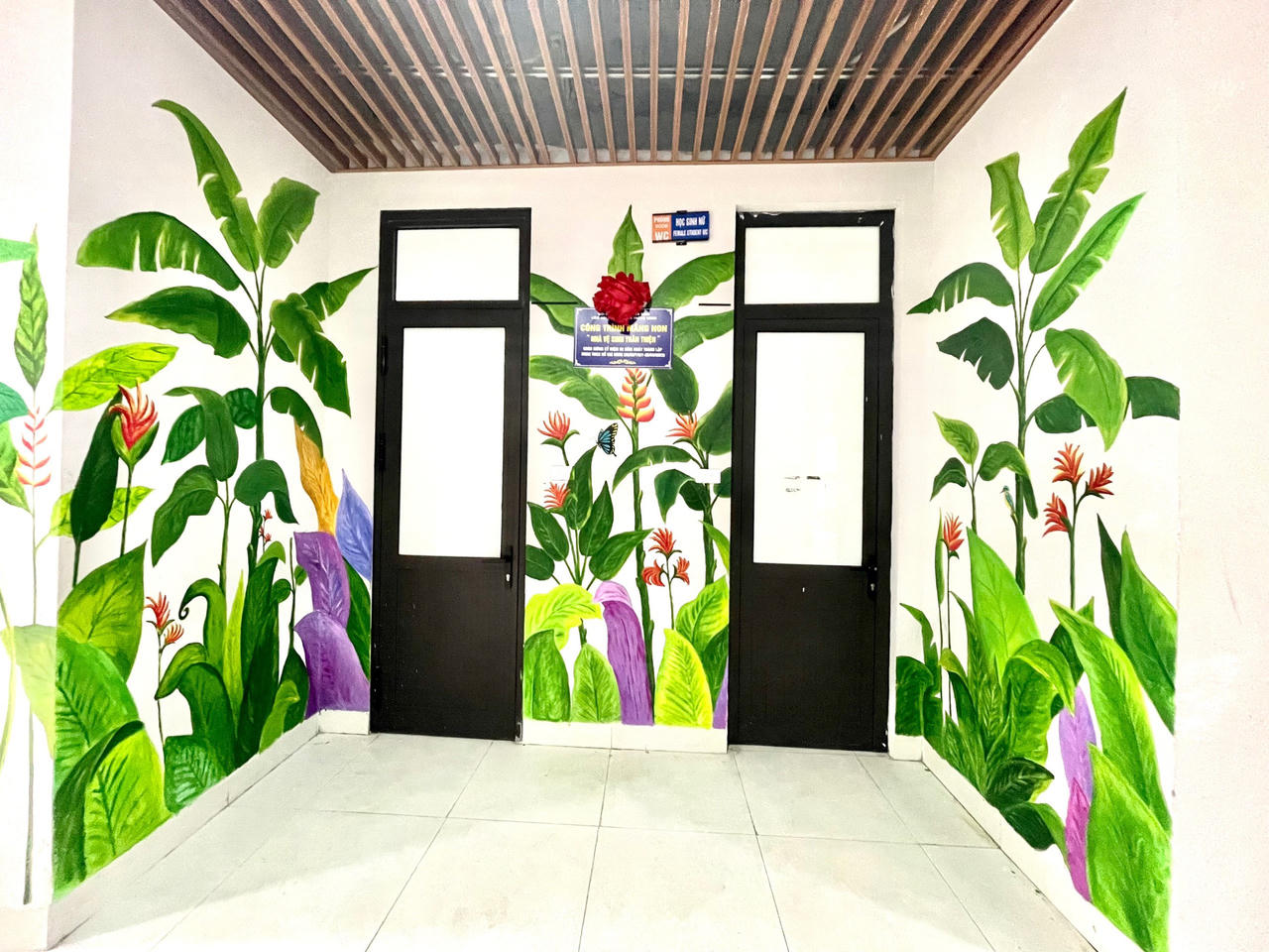 Ấn tượng 'nhà vệ sinh thân thiện' của học sinh THCS ở Hà Nội