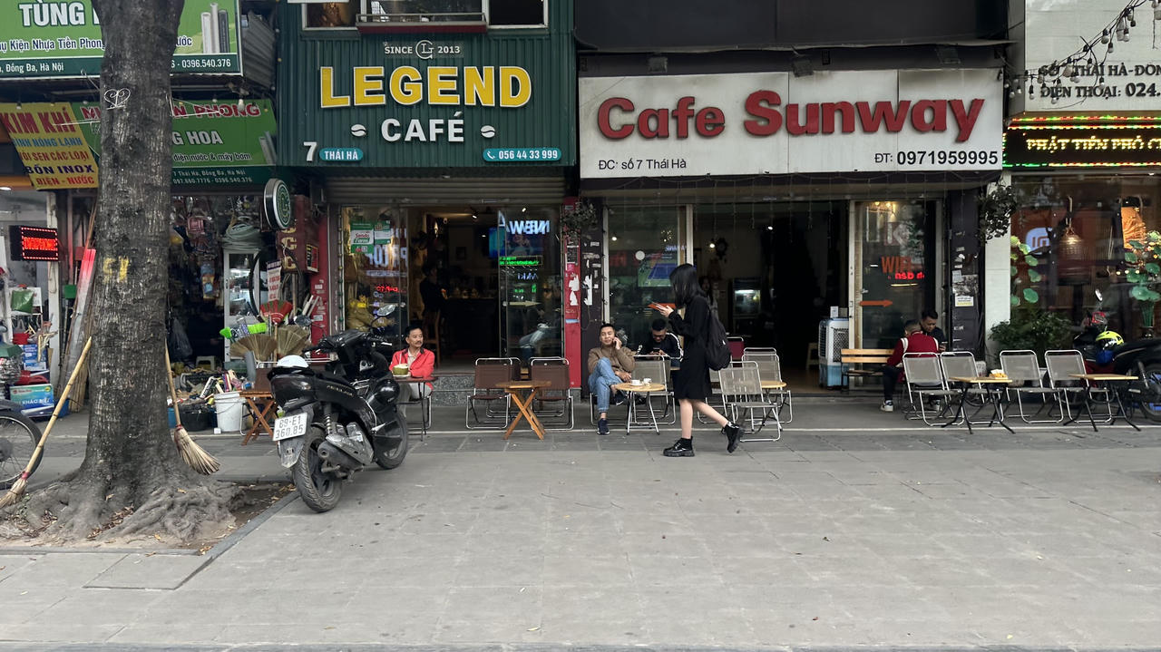 Như chưa hề có cuộc ra quân dẹp “nạn“ lấn chiếm vỉa hè